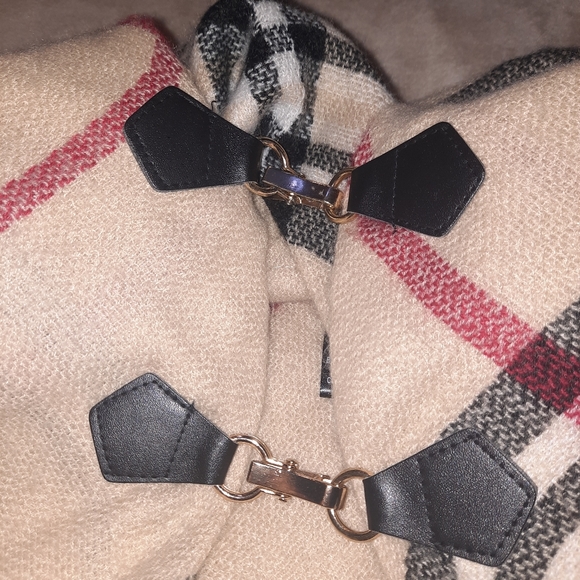 FRAAS shawl - Picture 3 of 4